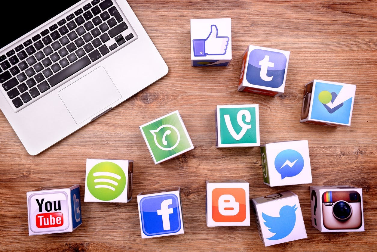 médias sociaux pour une entreprise